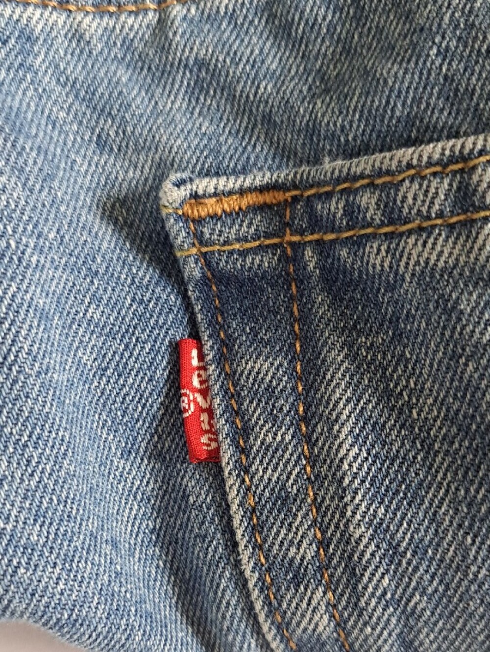 ​VTG Levi’s 550 Relaxed Fit Tapered Leg Jeans Light Stonewash 33x34 (Fits 32x32) - Picture 3 of 13